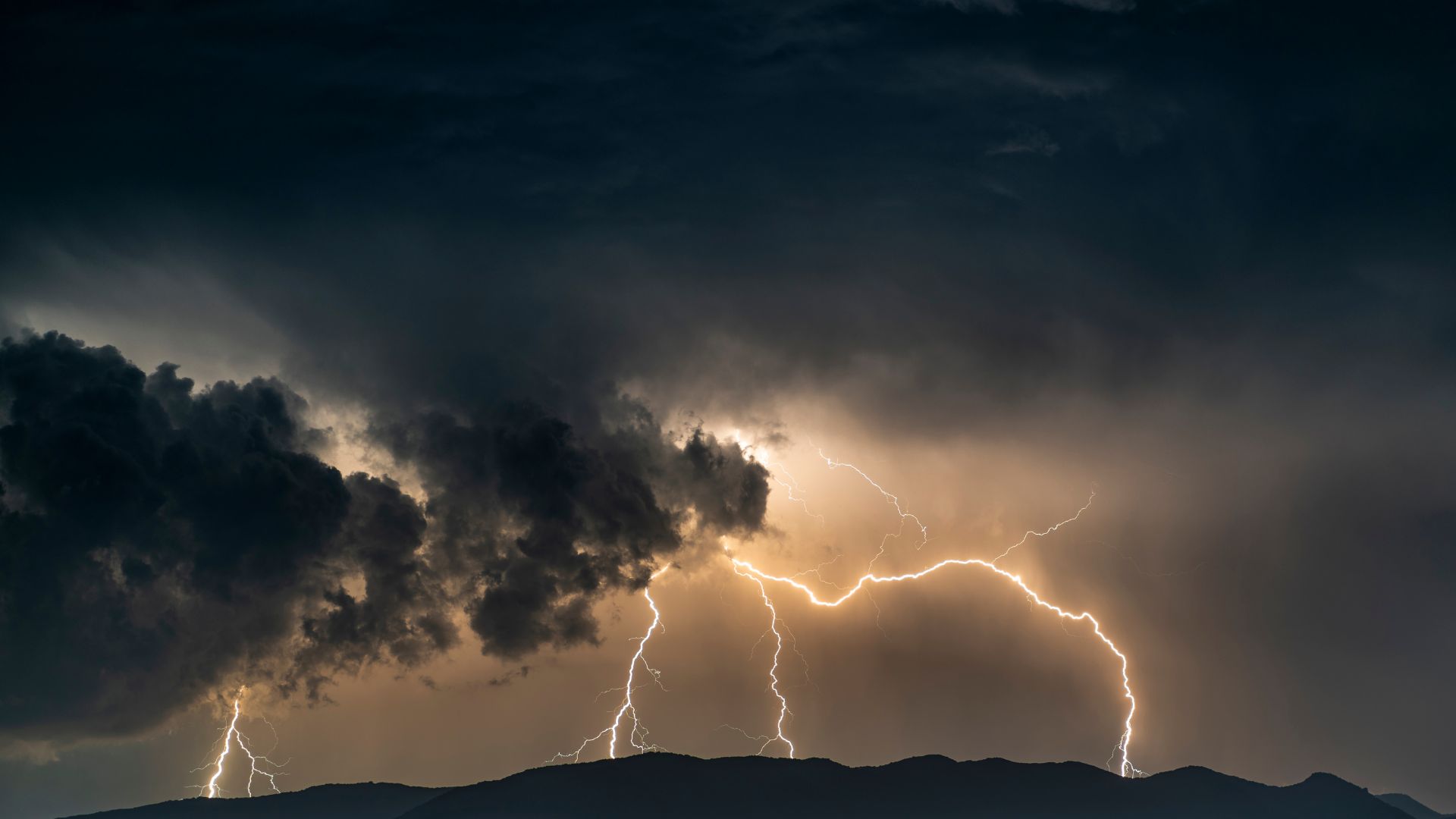 Quali sono i vantaggi delle aziende che scelgono l'energy monitoring? Scoprilo leggendo l'articolo del blog beanTech